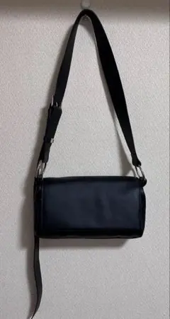 黒 ショルダーバッグ シンプルデザイン