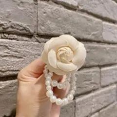 コサージュ ブローチ　バラ パールビーズ フラワー オフホワイト　パールビーズ付