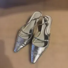 LE TALON メタリックシルバー ストラップパンプスのサムネイル