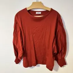バルーン袖 赤 ラウンドネック トップス