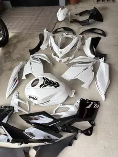 yzf-r1 社外カウル 2020 B3L リアウインカー付き - メルカリ