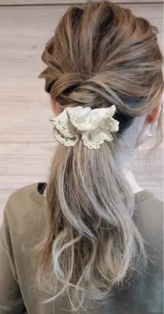 シュシュ　白　ボヘミアン　鍵あみ　一点物