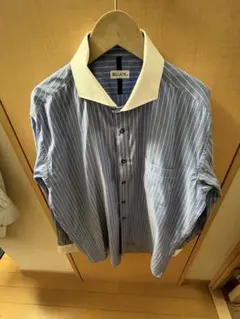 青と白のストライプ ボタンダウンシャツ