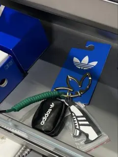 日本完売品】アディダス キーチェーン キーホルダー ブラック 黒 新品