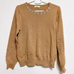 earth music&ecology ビジュー付きニット M ブラウン