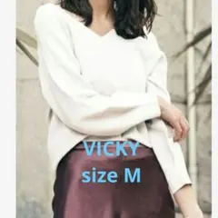 新品同様ビッキー レディースM Vネック 長袖プルオーバー ゆったり春ニット 白