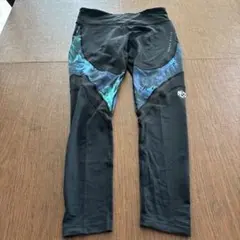 フィット感のあるランニングタイツ 黒と青のグラデーション