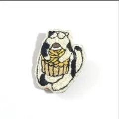 モンブラン好き猫さんのハンドメイド刺繍ブローチ