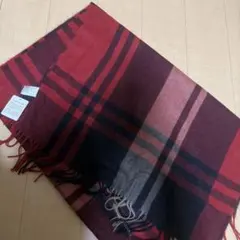 赤と黒のチェック柄マフラー