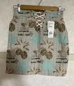 新品　タグ付き　 リーフ柄 ショートパンツ Mのサムネイル