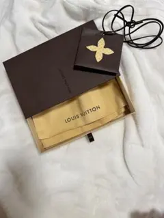 LOUIS VUITTON ギフト箱 1箱　封筒5枚