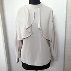 訳ありGRL ケープブラウス　ベージュ フリルケープカラー　フロントフラップ