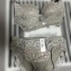 エメフィールaimerfeel 脇高ブラセットグレーレース　C65