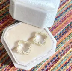 ガラス製クローバーのピアス　K18?