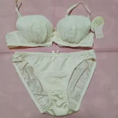 チュチュアンナ アイボリー ブラジャーショーツセット C75