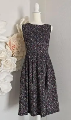 【新品】un-sept リバティ小花柄ノースリーブワンピース ネイビー38