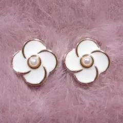 ジビッツ◆クローバーⅡ２個《白》◆クロックス サンダルボタン