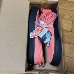 オレンジ スニーカー