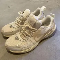 Nike v2k run ホワイト スニーカー