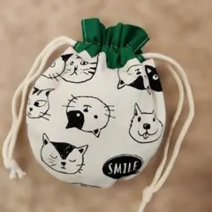 まるい巾着袋／ハンドメイド／ねこちゃん