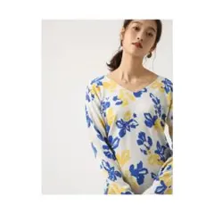 新品タグ 未着 AZUL BY MOUSSY フラワー柄V/N長袖プルオーバー