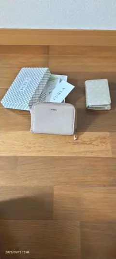 FURLA ベージュ 二つ折り財布