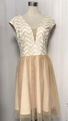 CLICK 新品ワンピース　ポーランド製　フレンチスリーブ　チュールレース