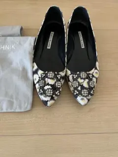 箱保存袋付き未使用品✨マノロブラニク レースフラットシューズ グレー