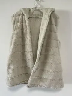「NICOLE White」フリースフード付きリバーシブルベスト