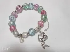 カラフルビーズの花チャーム付き、ビーズブレスレット