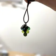 ガラス製ブドウ　ネックレス