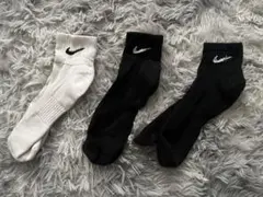 NIKE ソックス 3足セット ホワイト　ブラックのサムネイル