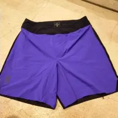 on lightweight shorts 　パープル