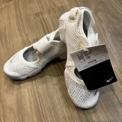 Nike エアリフト！ホワイト　メッシュ１９センチ