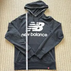 New Balance フード付きパーカー 黒