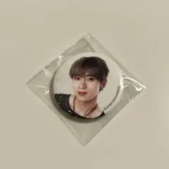 INI 許豊凡 XQUARE カプセルトイ　ミニ缶バッジ