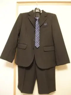 男の子 130cm　フォーマルスーツ２点セット（ネクタイ付き）