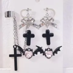 【699】 地雷系　量産型　黒十字架と小悪魔のピンクイヤリング・イヤーカフ