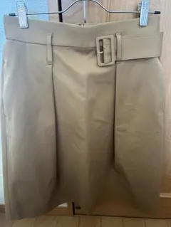 ベージュ ベルト付きスカート