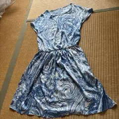 イトキン 青と白の渦巻き模様 ノースリーブワンピース