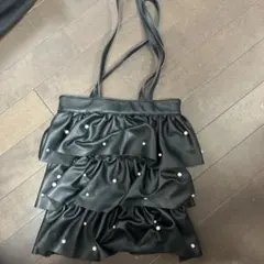 フリル付き黒トートバッグ