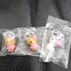 ハローキティ めじるしアクセサリー　チャーム　３個