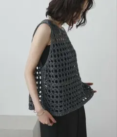 グレー メッシュ編み ニットベスト　フリーサイズのサムネイル