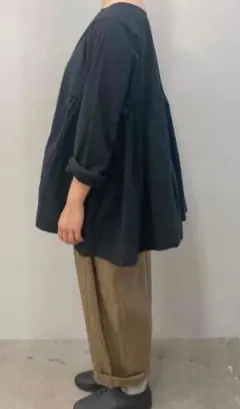 hagumuバックギャザー バンドカラー 長袖ブラウス - メルカリ