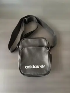 adidas アディダス ショルダーバッグ ブラック トレフォイルロゴ