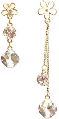 新品 花モチーフ アシンメトリーなデザインが可愛い ダイヤが揺れる