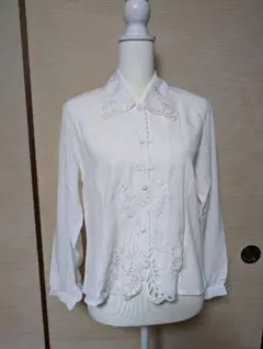 豪華刺繍入りブラウス長袖　生成り　美品　9号