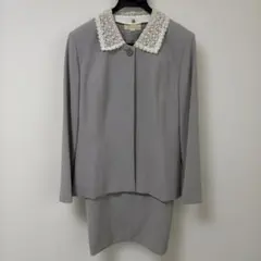 【美品】レディーススーツ上下セット　ライトグレー　卒入学　13号　襟取り外し可