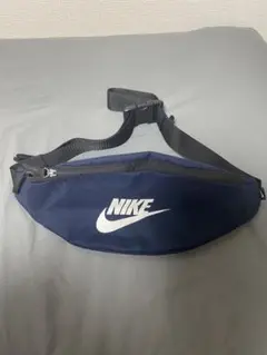 NIKE ロゴ ボディバッグ ネイビー色
