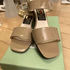 MIHAMA ベージュ ヒールサンダルのサムネイル